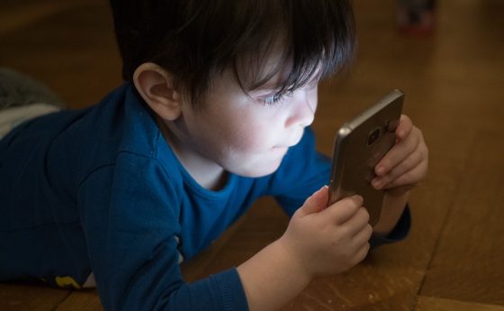 Cómo limitar el uso del móvil a los niños